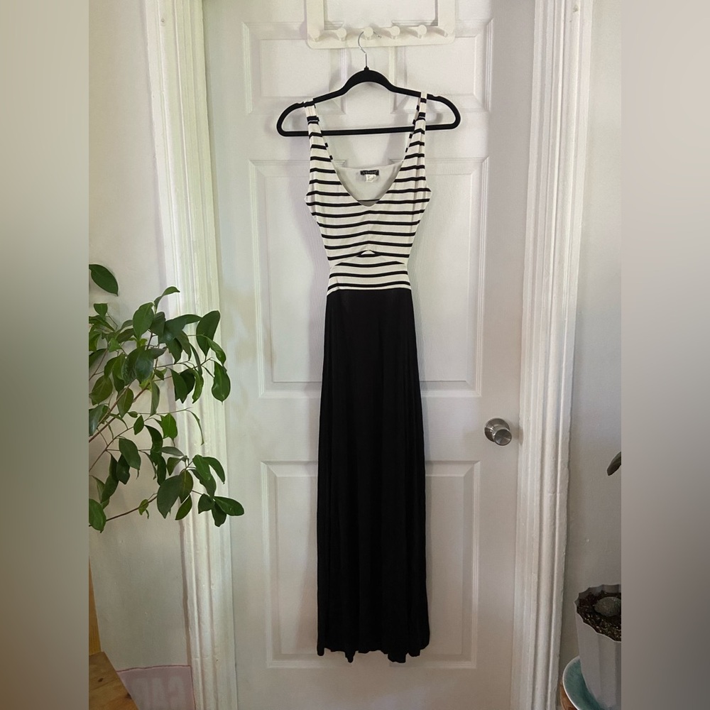 VENUS Monochrome Striped Maxi Dress